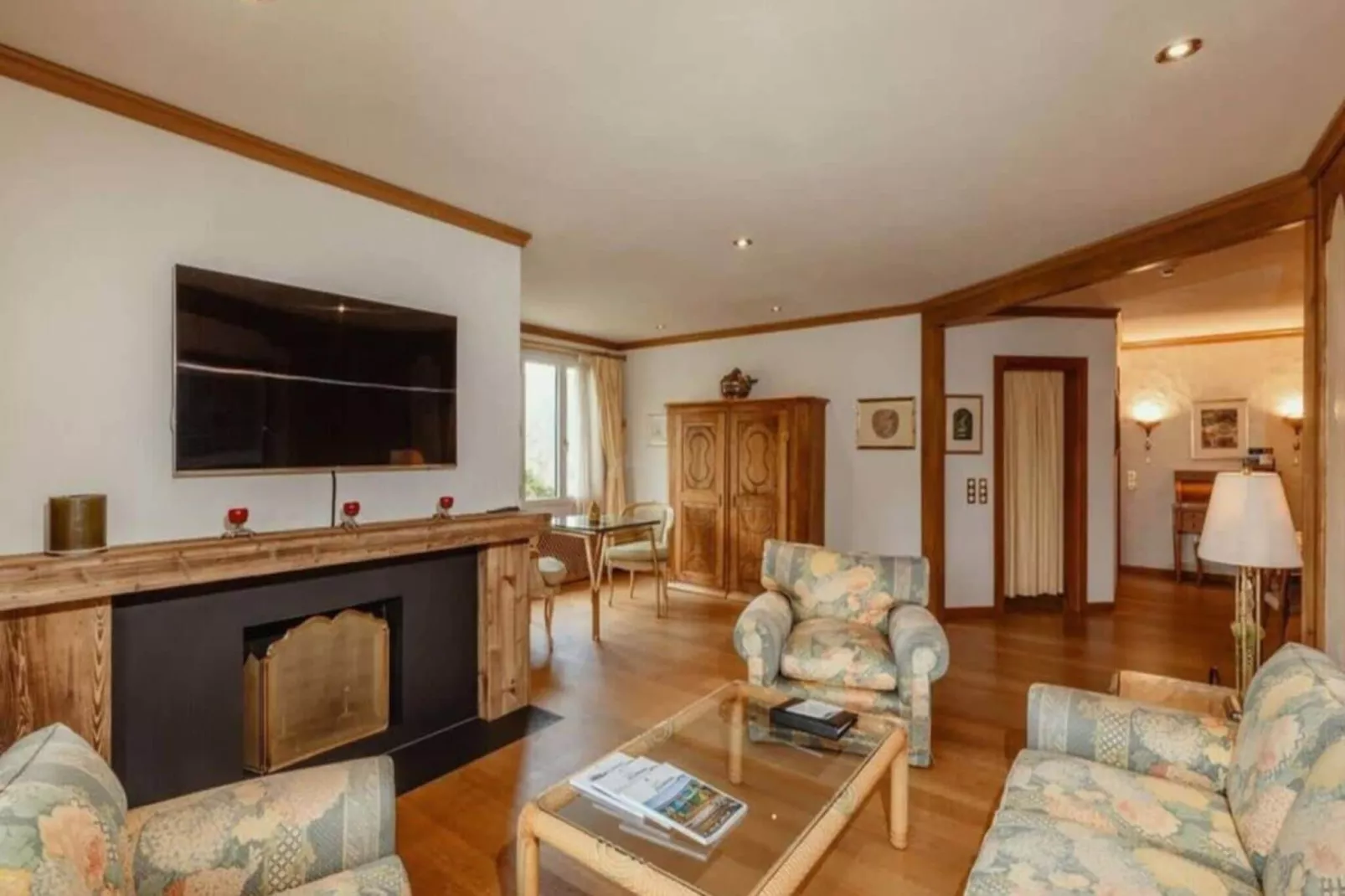 Luxurious serviced Flat in TOP 5 Star Park Hotel-Living room
