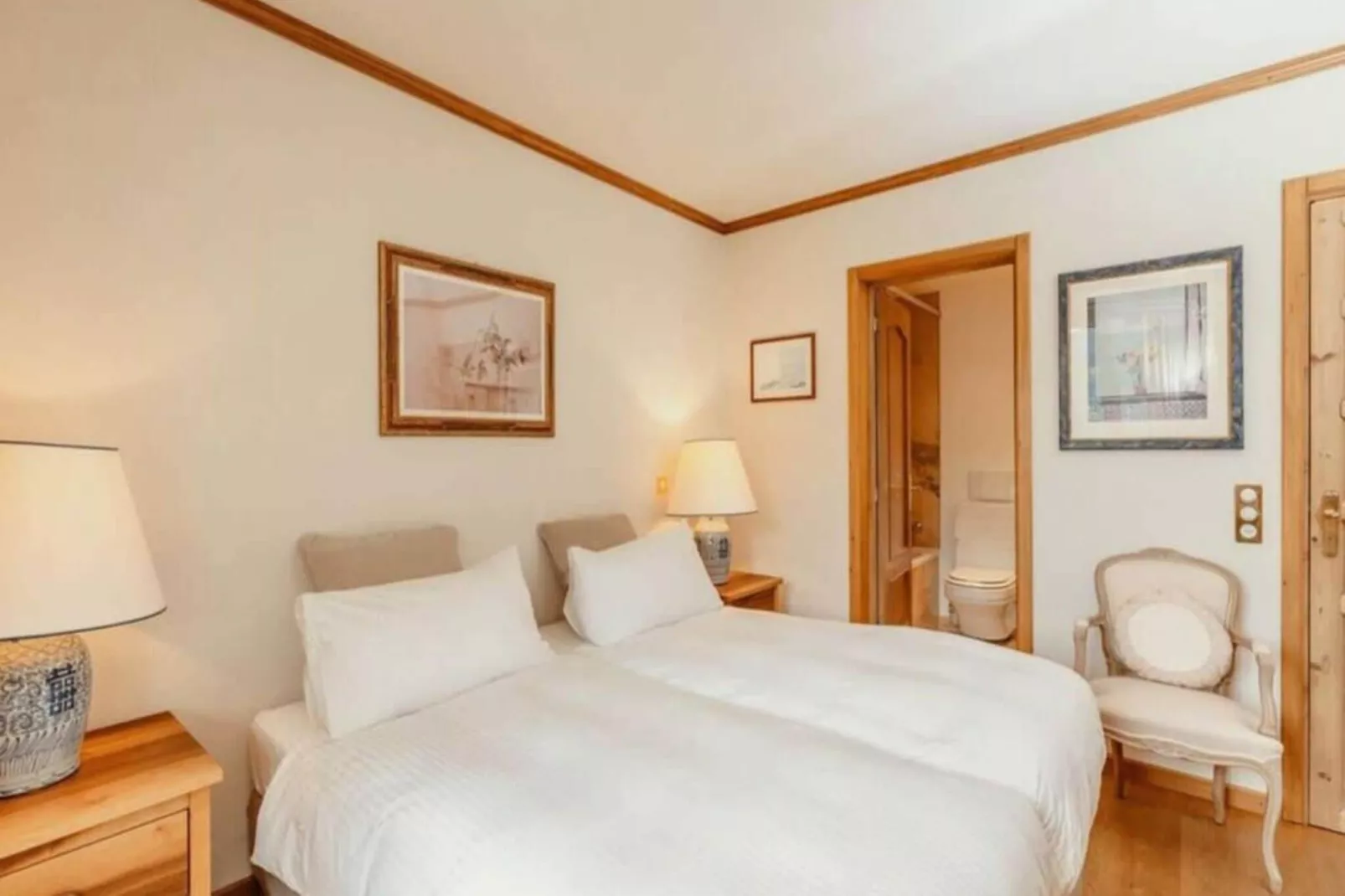 Luxurious serviced Flat in TOP 5 Star Park Hotel-Bedroom