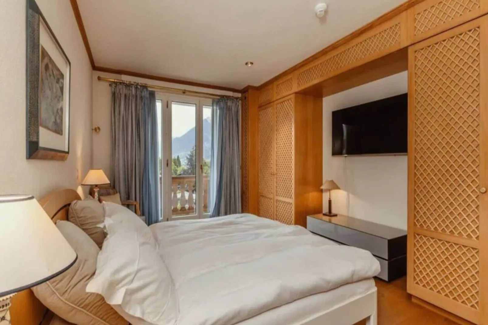 Luxurious serviced Flat in TOP 5 Star Park Hotel-Bedroom