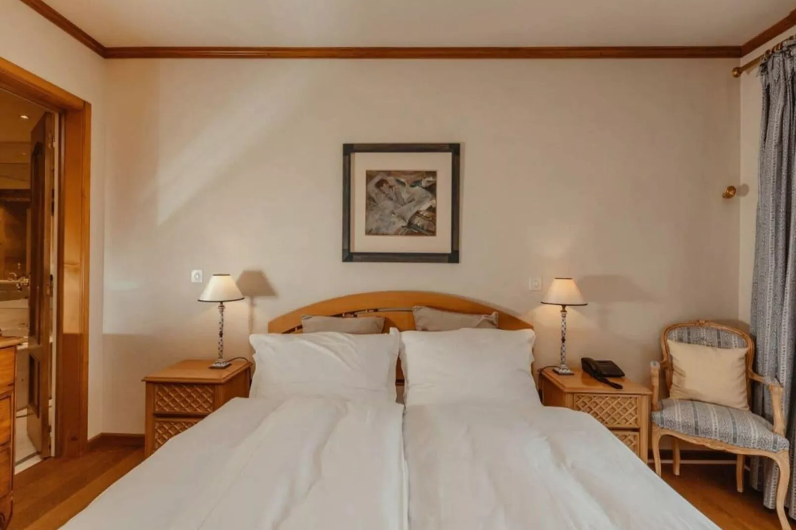 Luxurious serviced Flat in TOP 5 Star Park Hotel-Bedroom