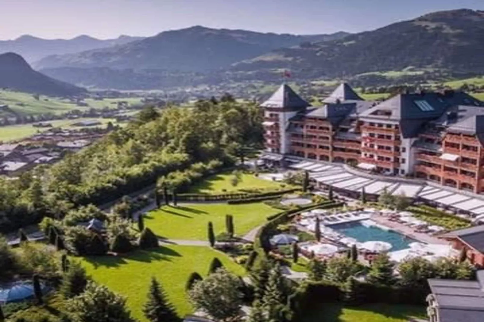 Luxurious Alpine Flat With Hotel Amenities-Exterior summer