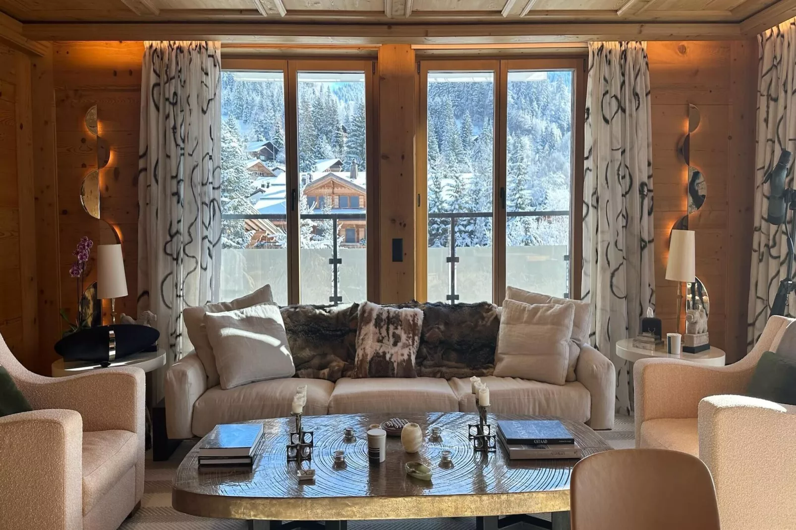 Luxurious Alpine Flat With Hotel Amenities-Living room