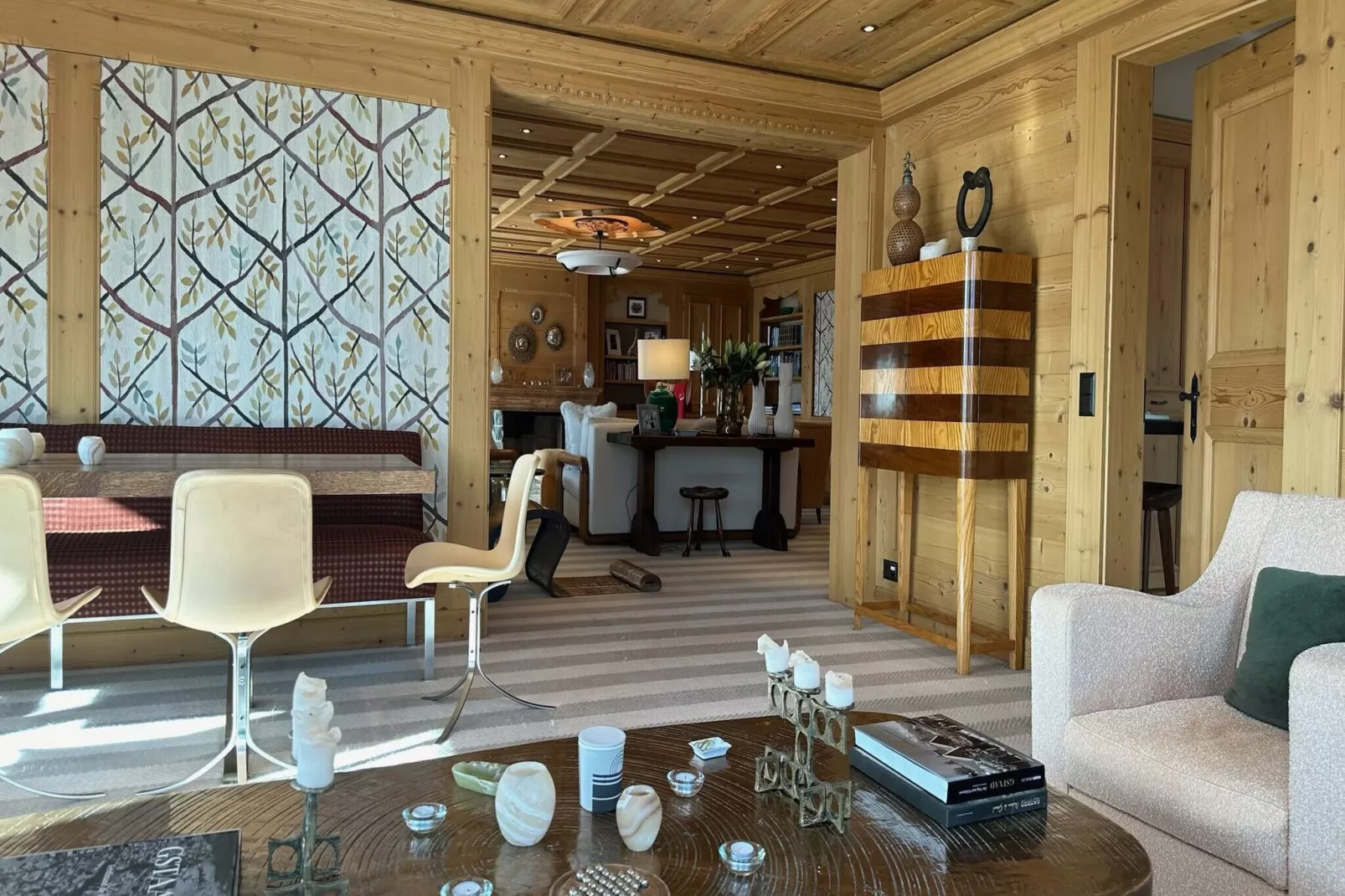 Luxurious Alpine Flat With Hotel Amenities-Living room