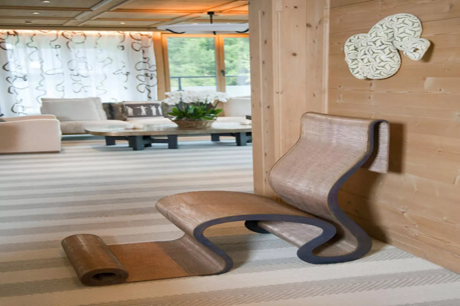 Luxurious Alpine Flat With Hotel Amenities-Living room