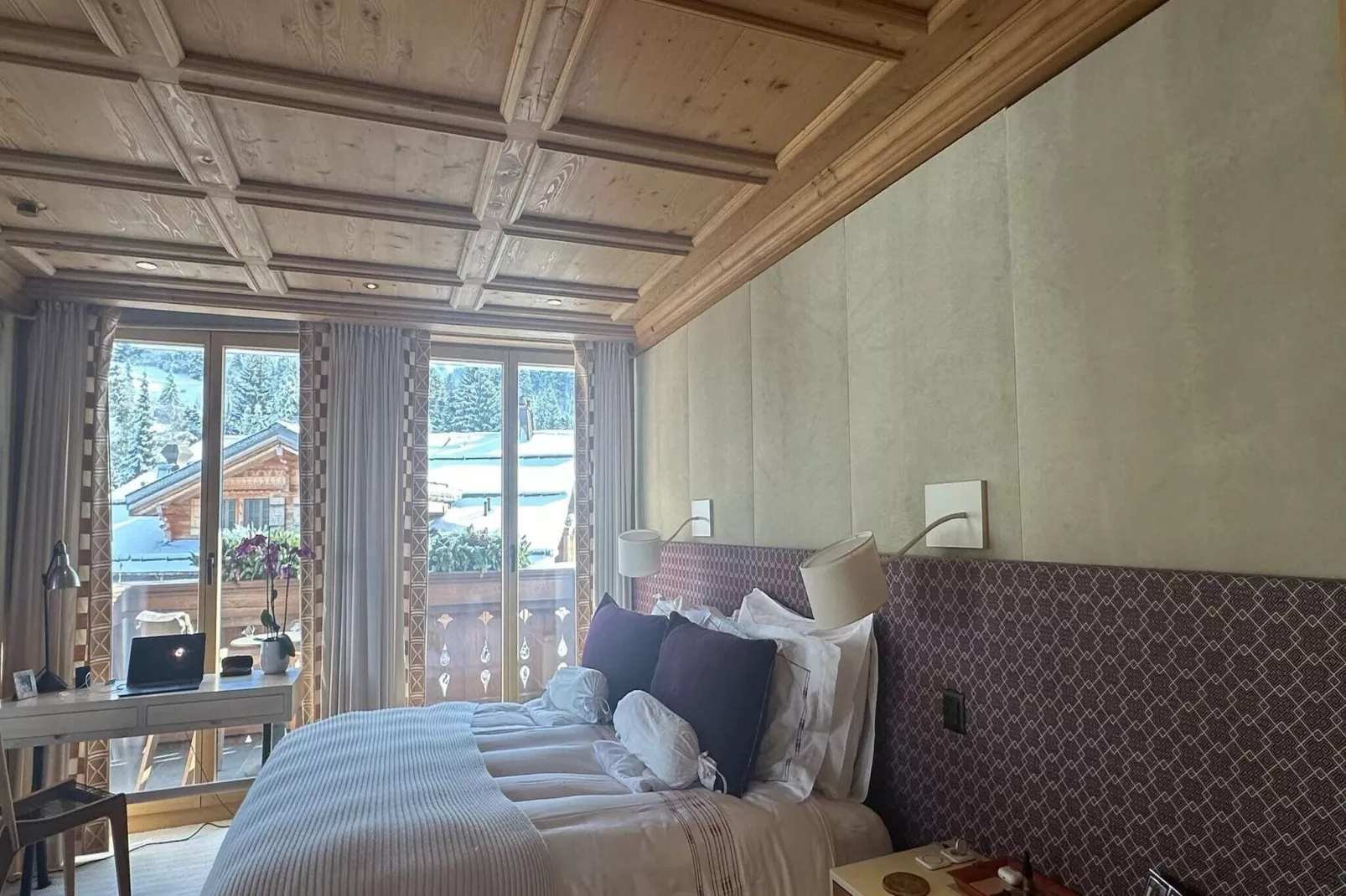 Luxurious Alpine Flat With Hotel Amenities-Bedroom