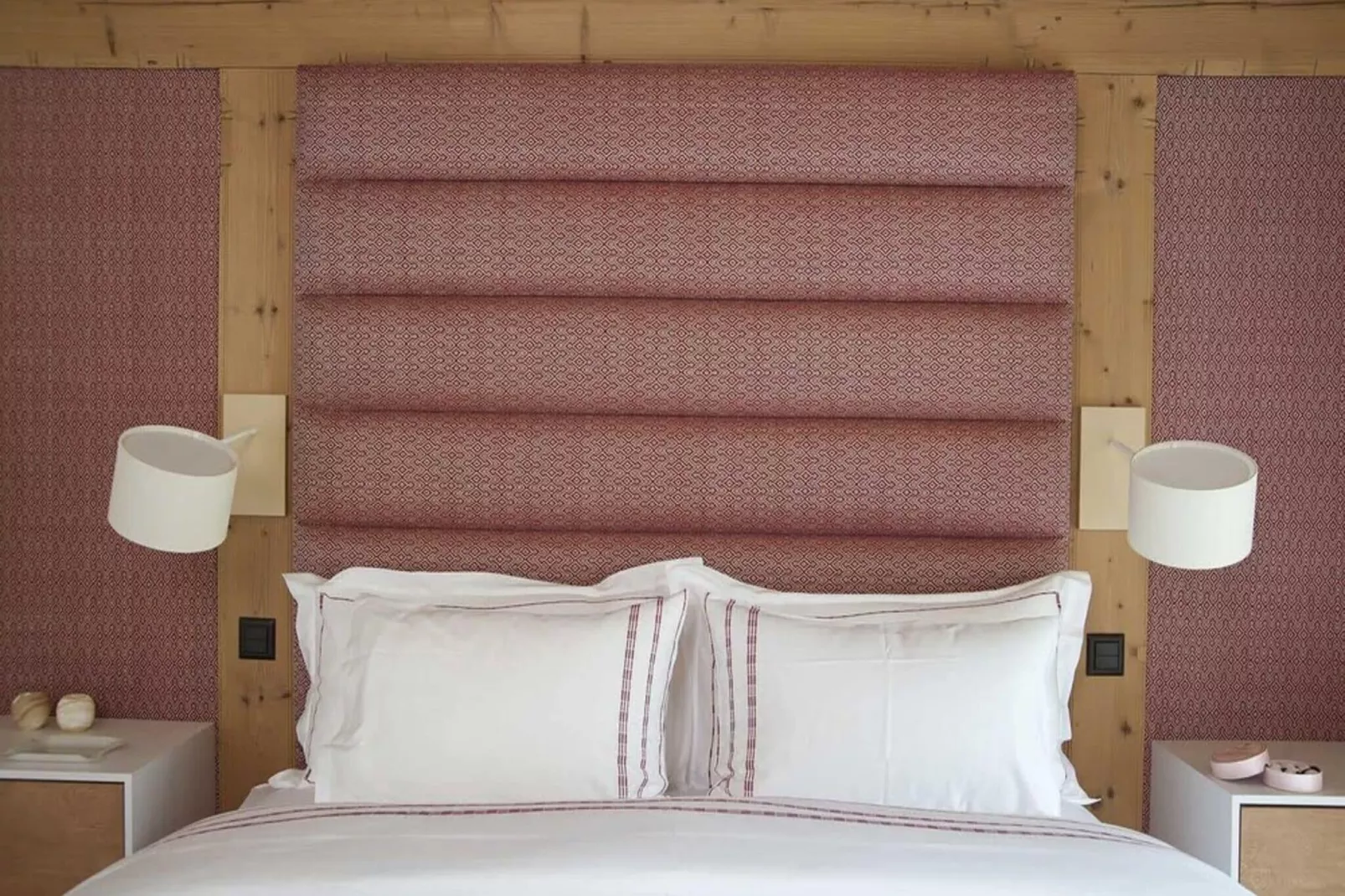 Luxurious Alpine Flat With Hotel Amenities-Bedroom