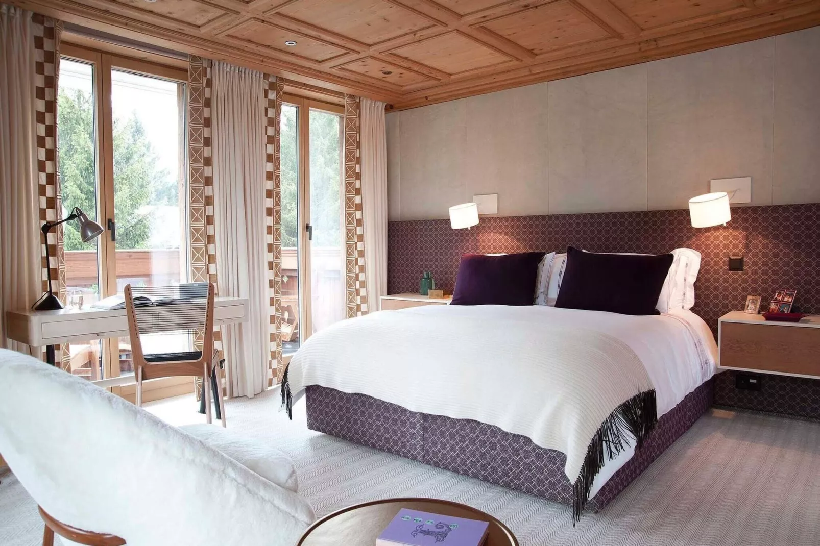 Luxurious Alpine Flat With Hotel Amenities-Bedroom