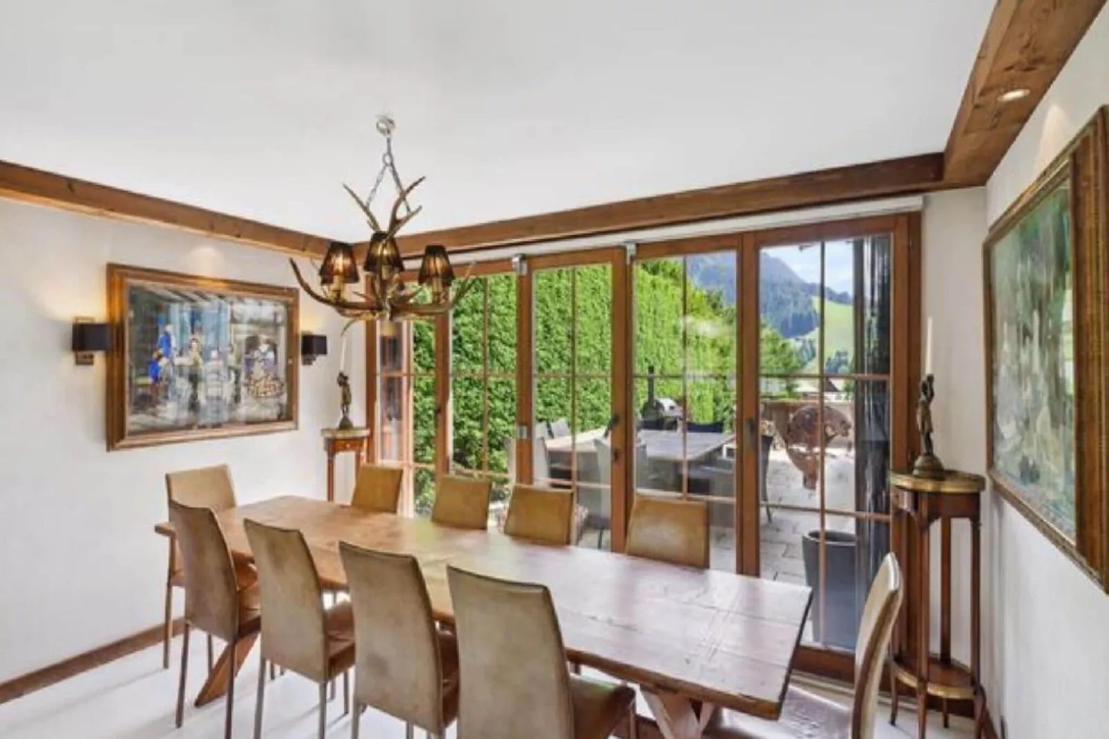 7-bedroom Chalet Private Pool and Stunning Views-Dining room