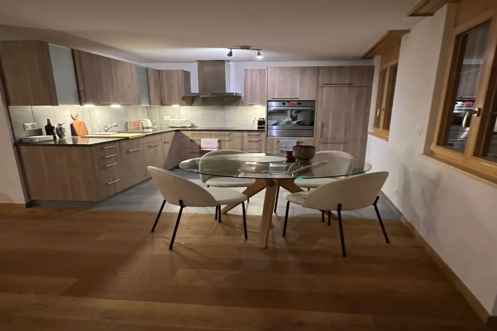 Great apartment close to the romantic Arnen lake-Dining room