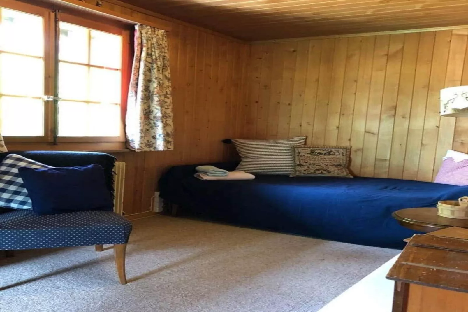 Cute Chalet with Breathtaking Views-Living room
