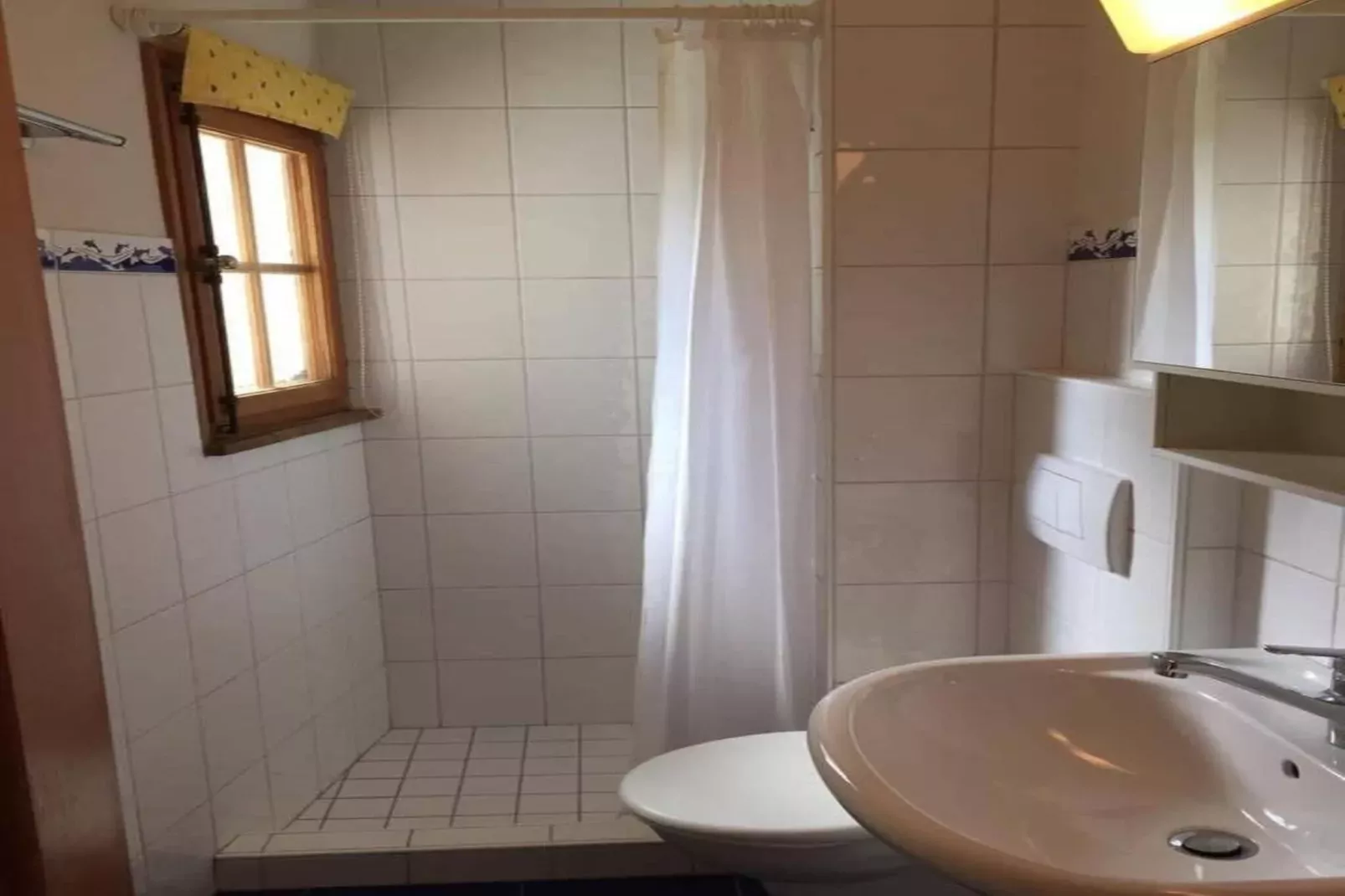 Cute Chalet with Breathtaking Views-Bathroom