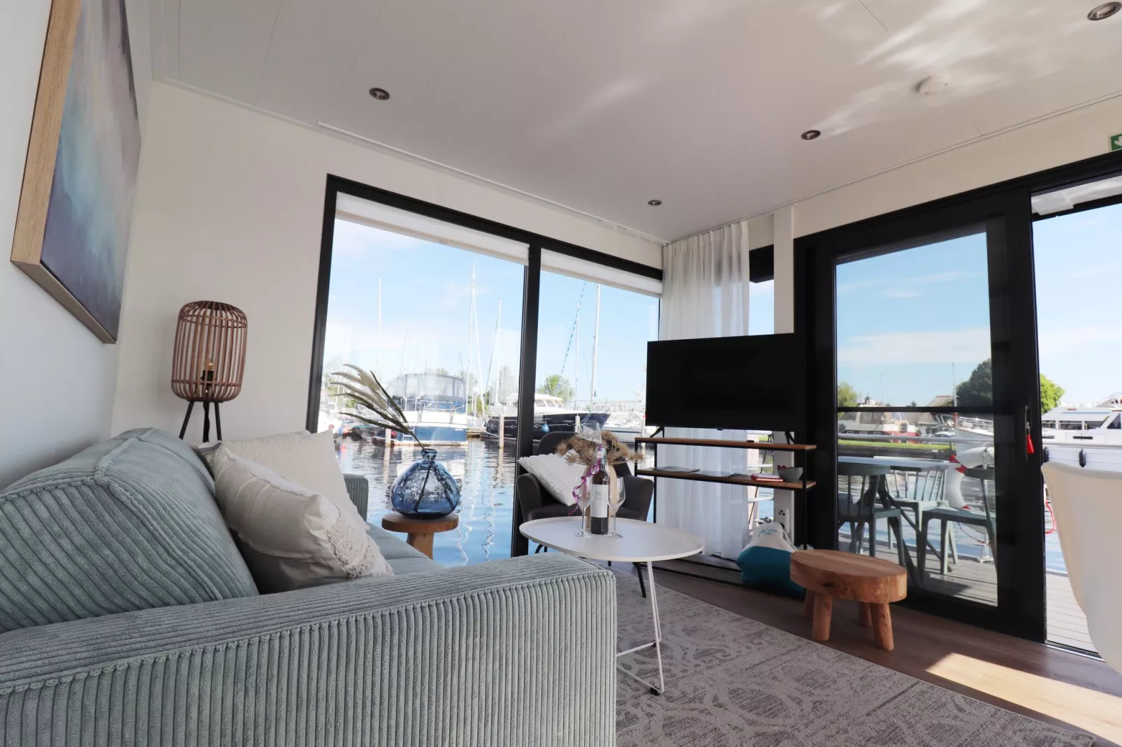Houseboat Refugio-Living room