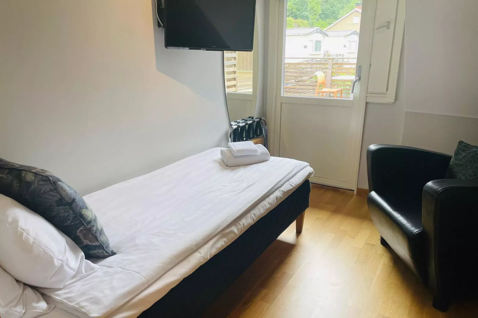 Appealing vacation home with free breakfast-Indoor