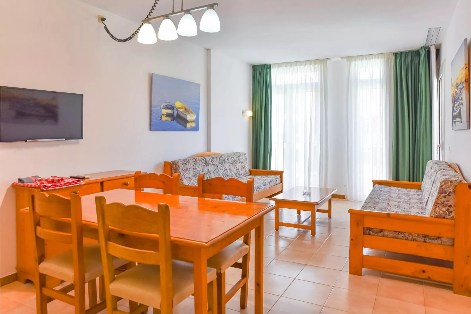 APARTAMENTOS COMTE D'EMPURIES B24-Dining room