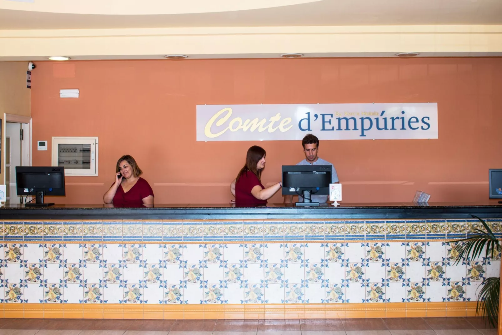 APARTAMENTOS COMTE D'EMPURIES C46-Reception hall