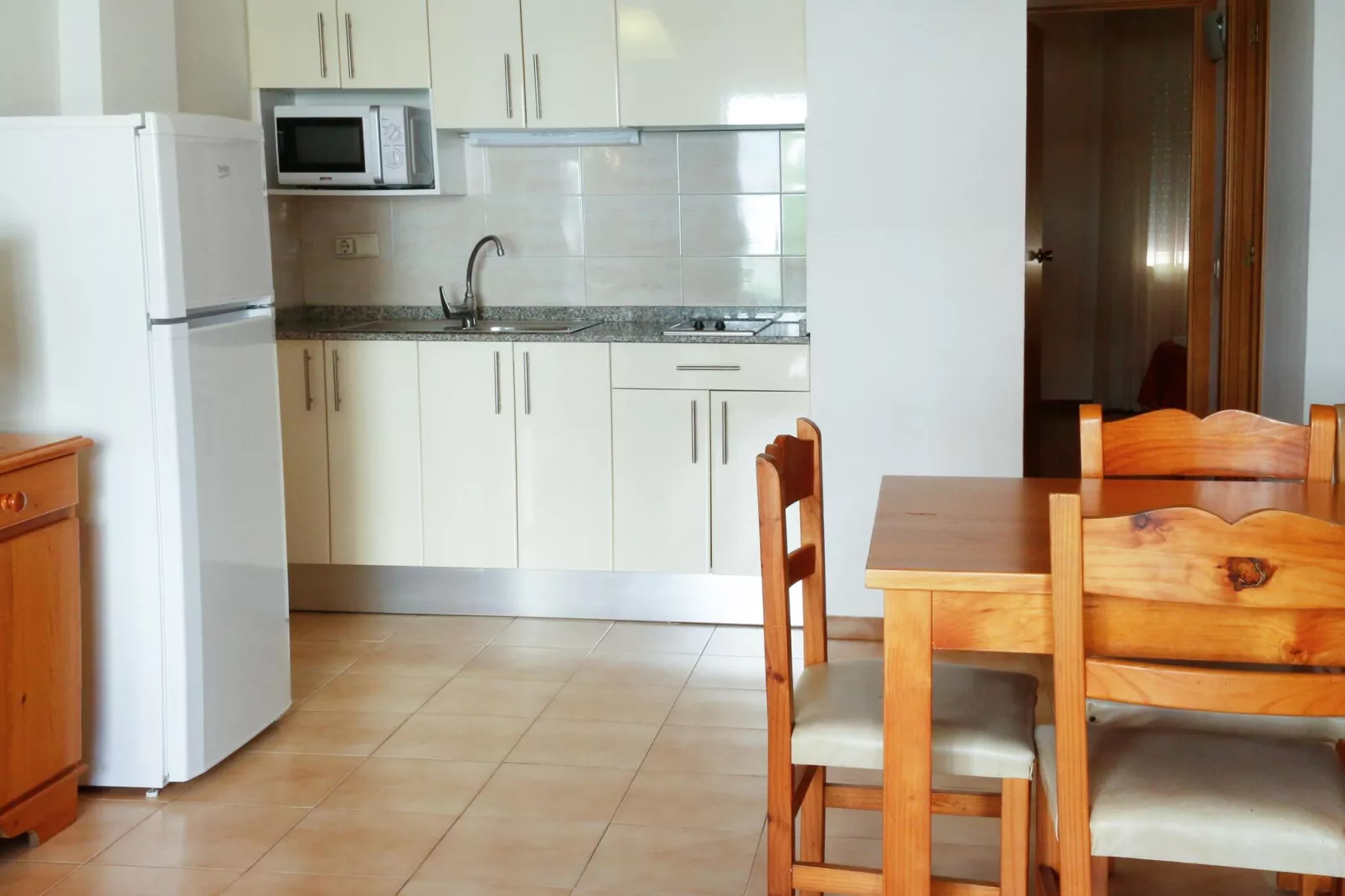 APARTAMENTOS COMTE D'EMPURIES C46-Kitchen