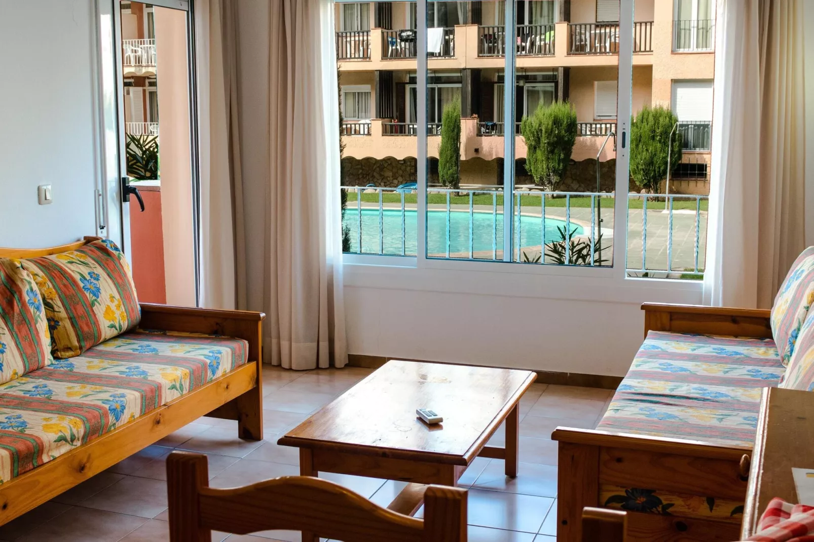 APARTAMENTOS COMTE D'EMPURIES C46-View summer