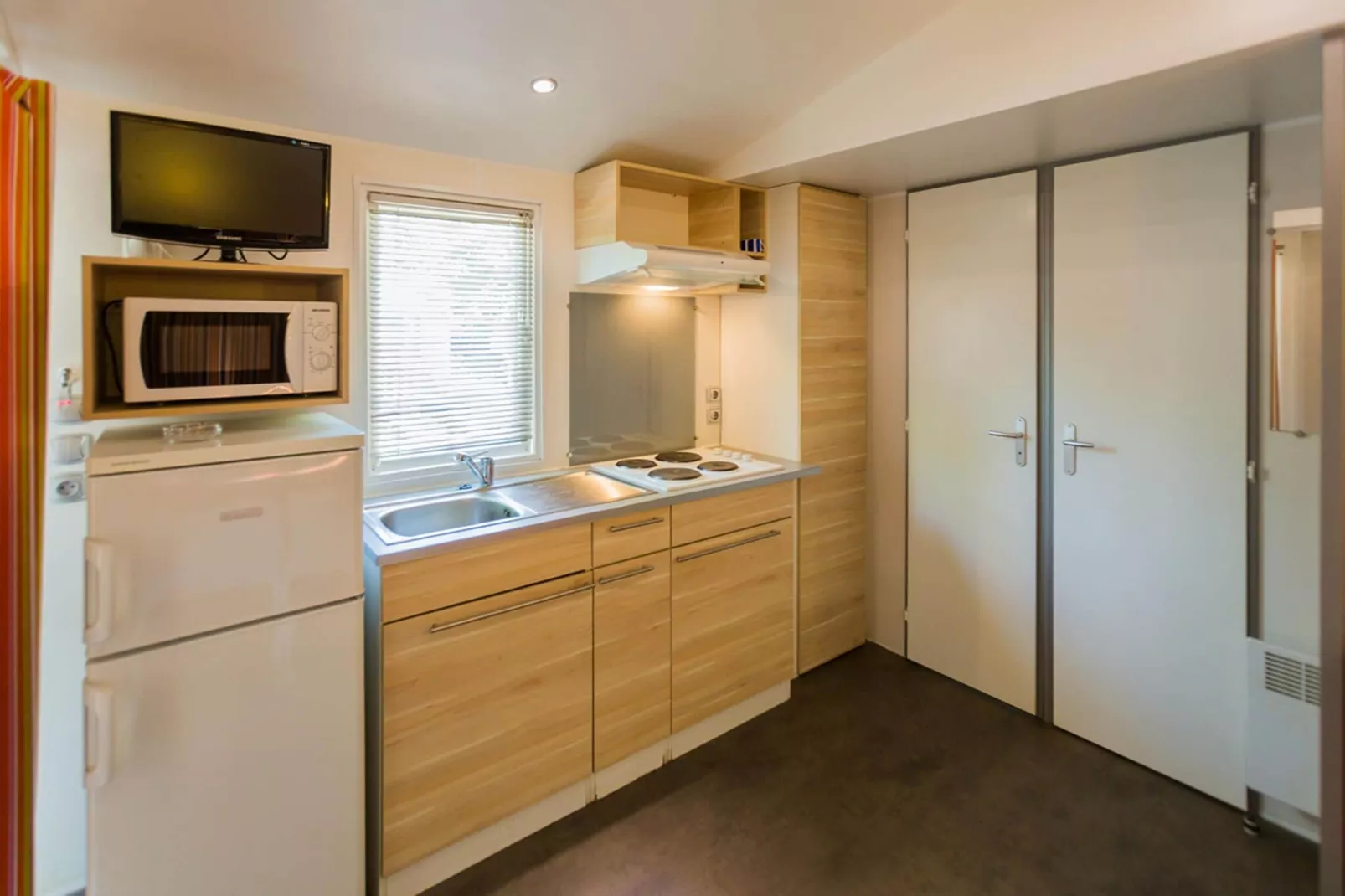 La Llosa Mobile Home- Costa Dorada-Kitchen