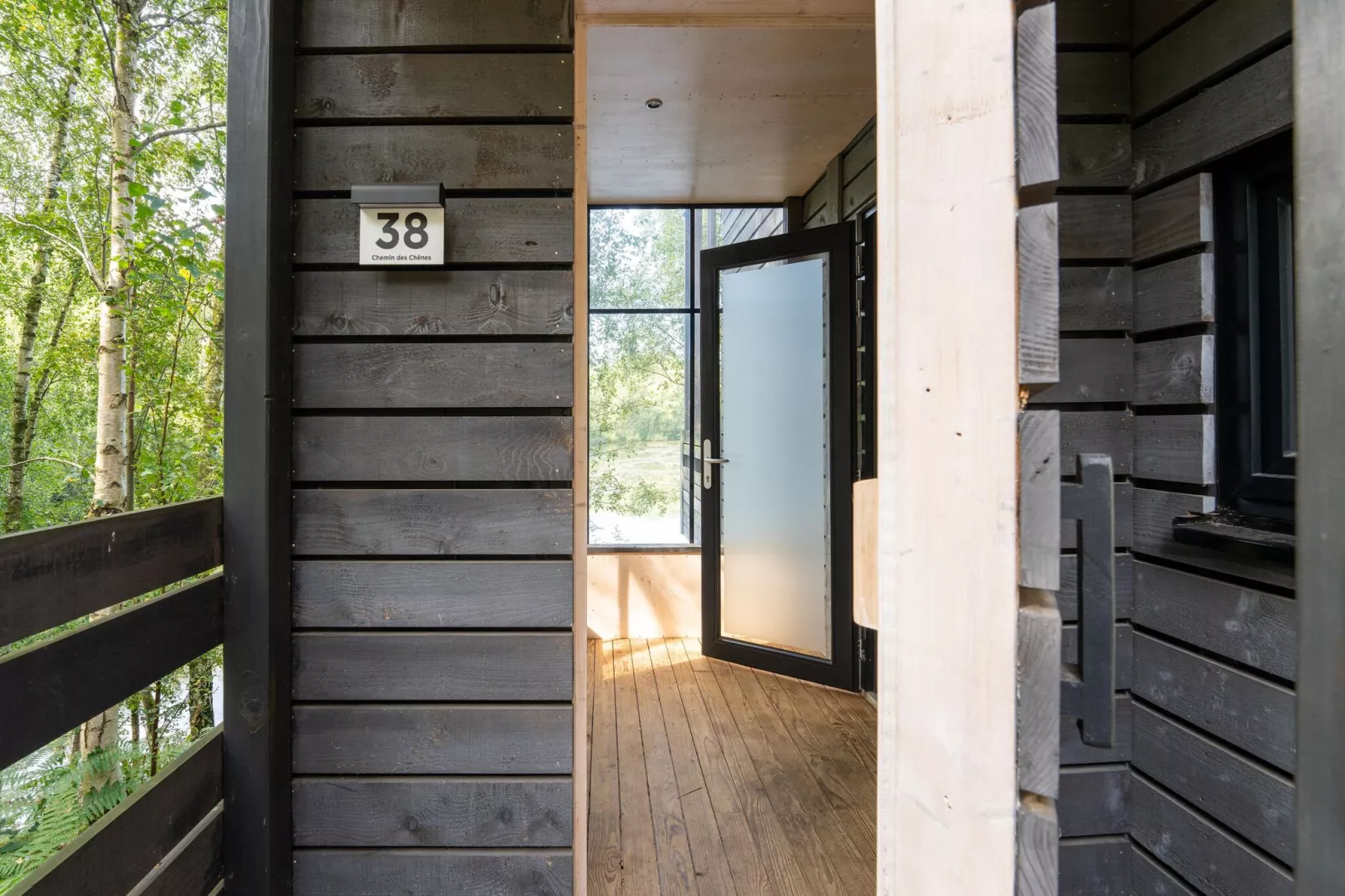 The Large Lake House by YourNature-Terrassenbalkon