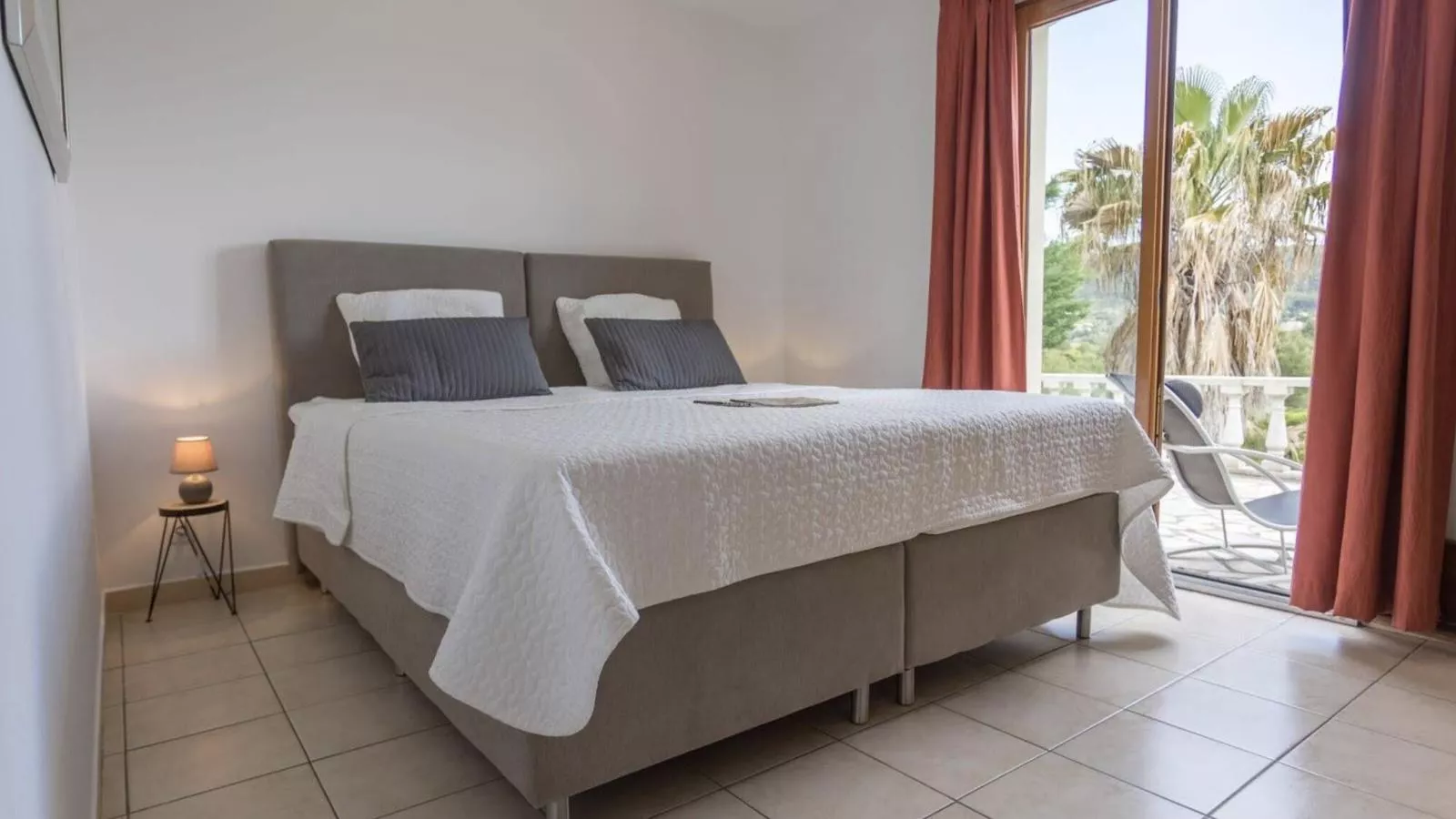 Ella Ella-Bedroom