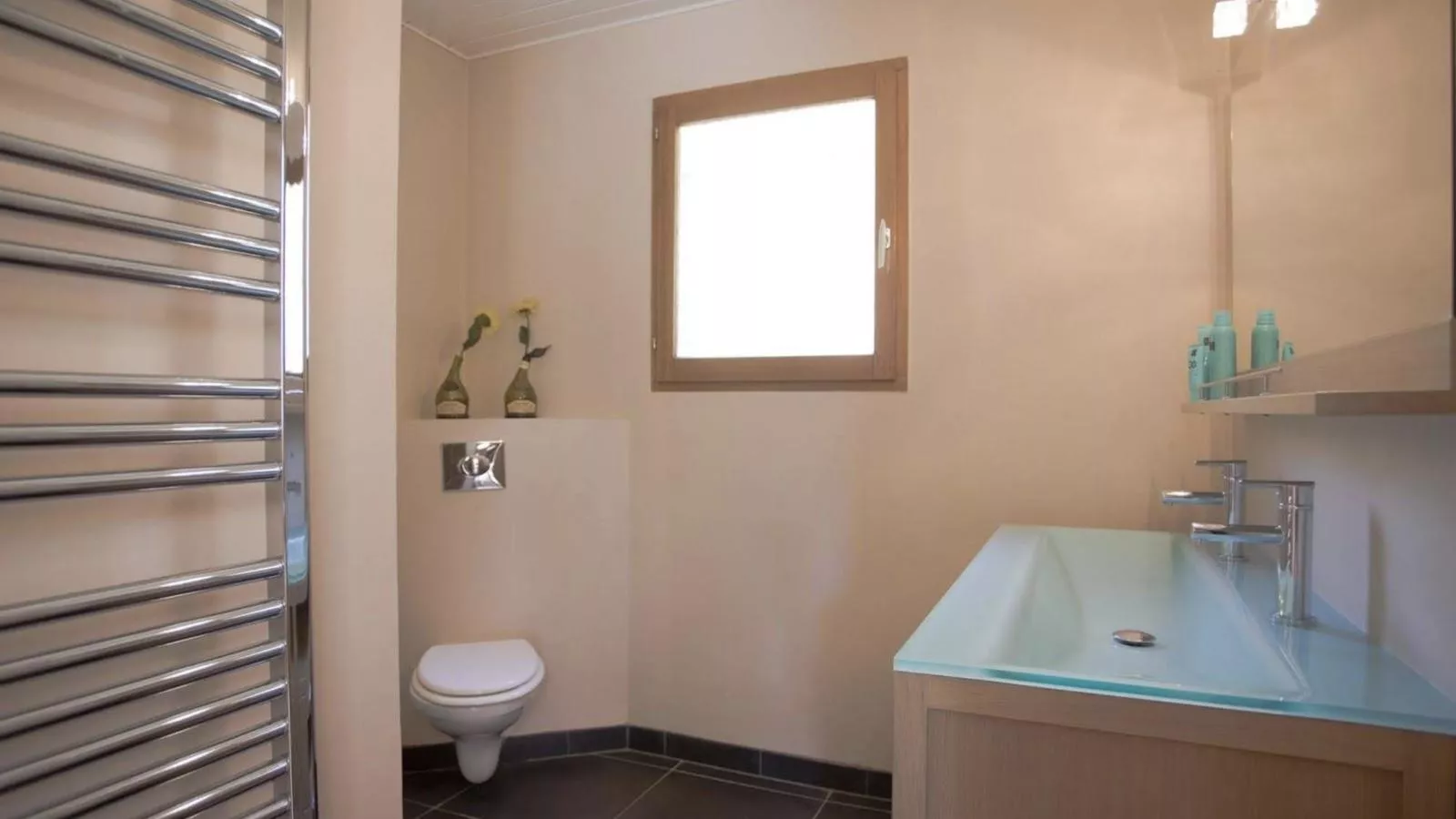 Ella Ella-Bathroom