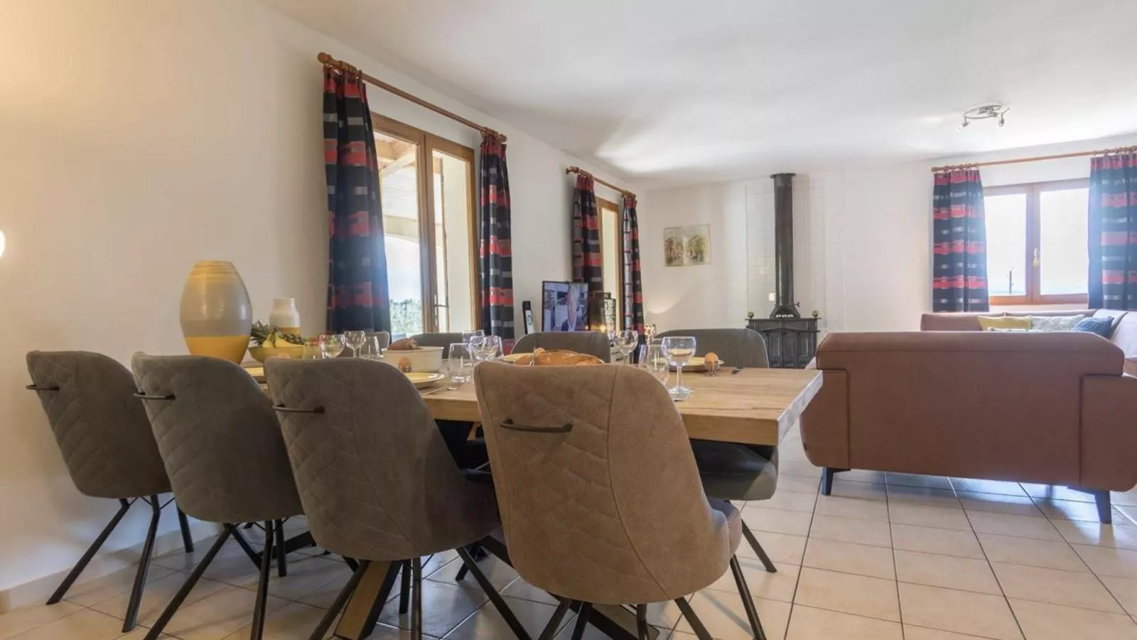 Ella Ella-Dining room