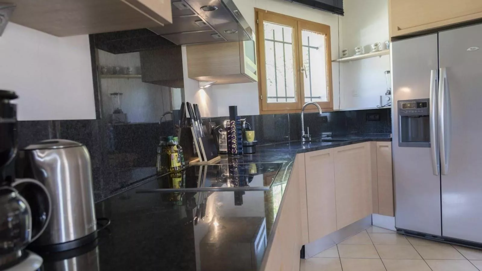 Ella Ella-Kitchen
