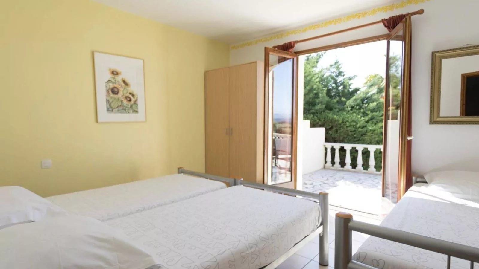Ella Ella-Bedroom