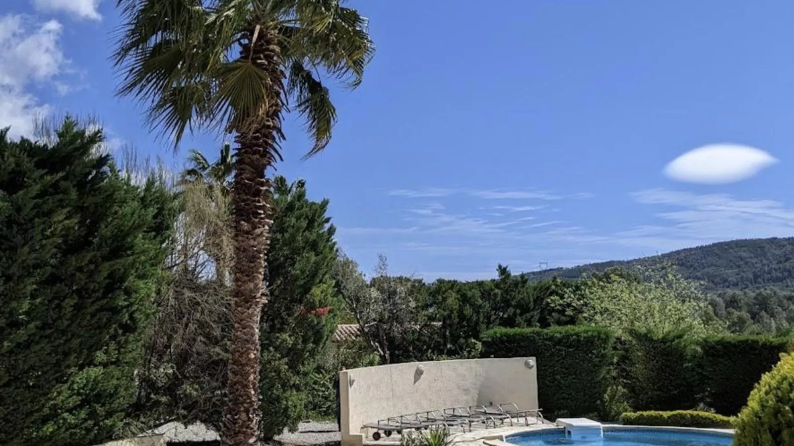 Ella Ella-Pool