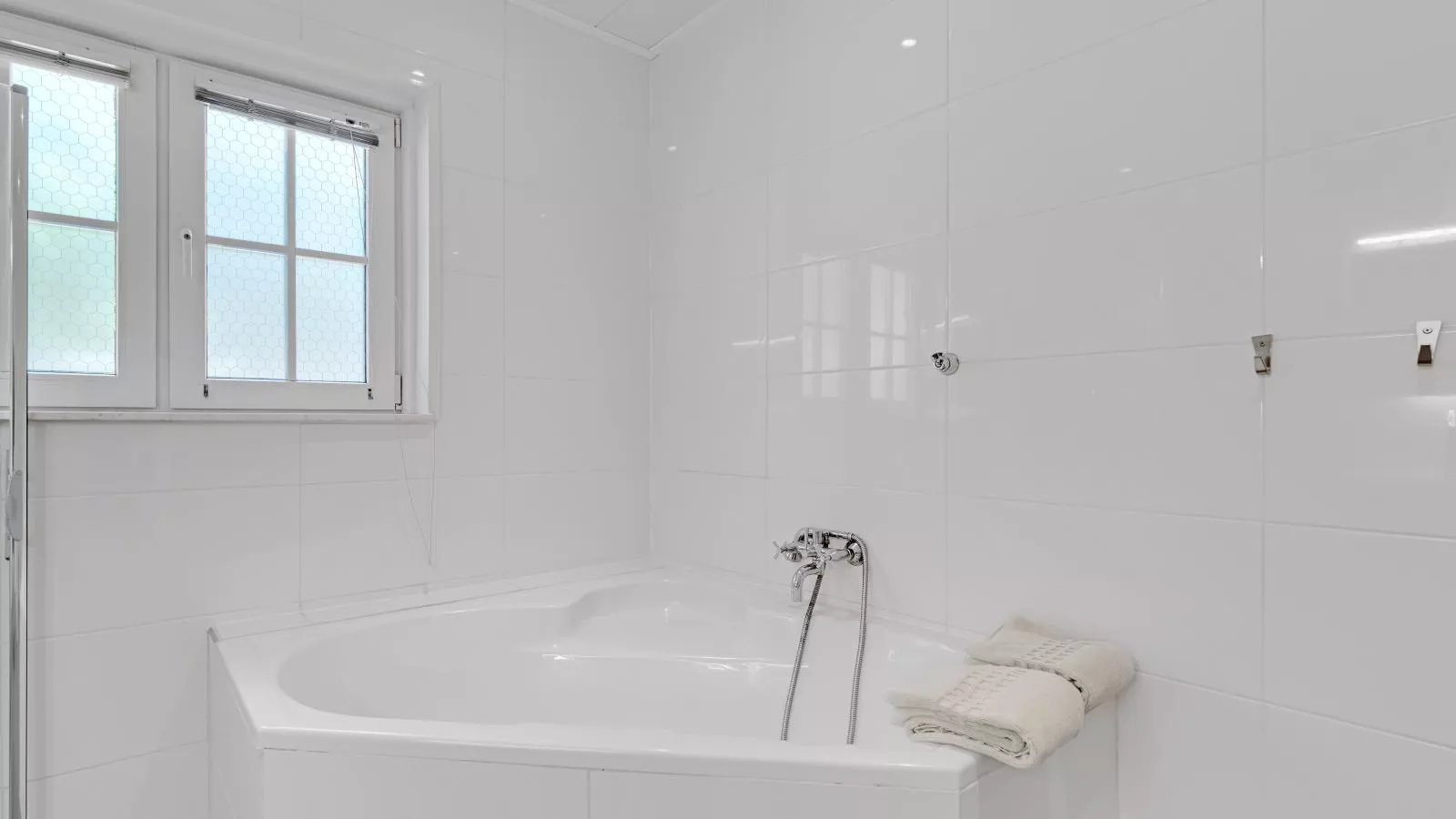 Huis te Lande-Bathroom