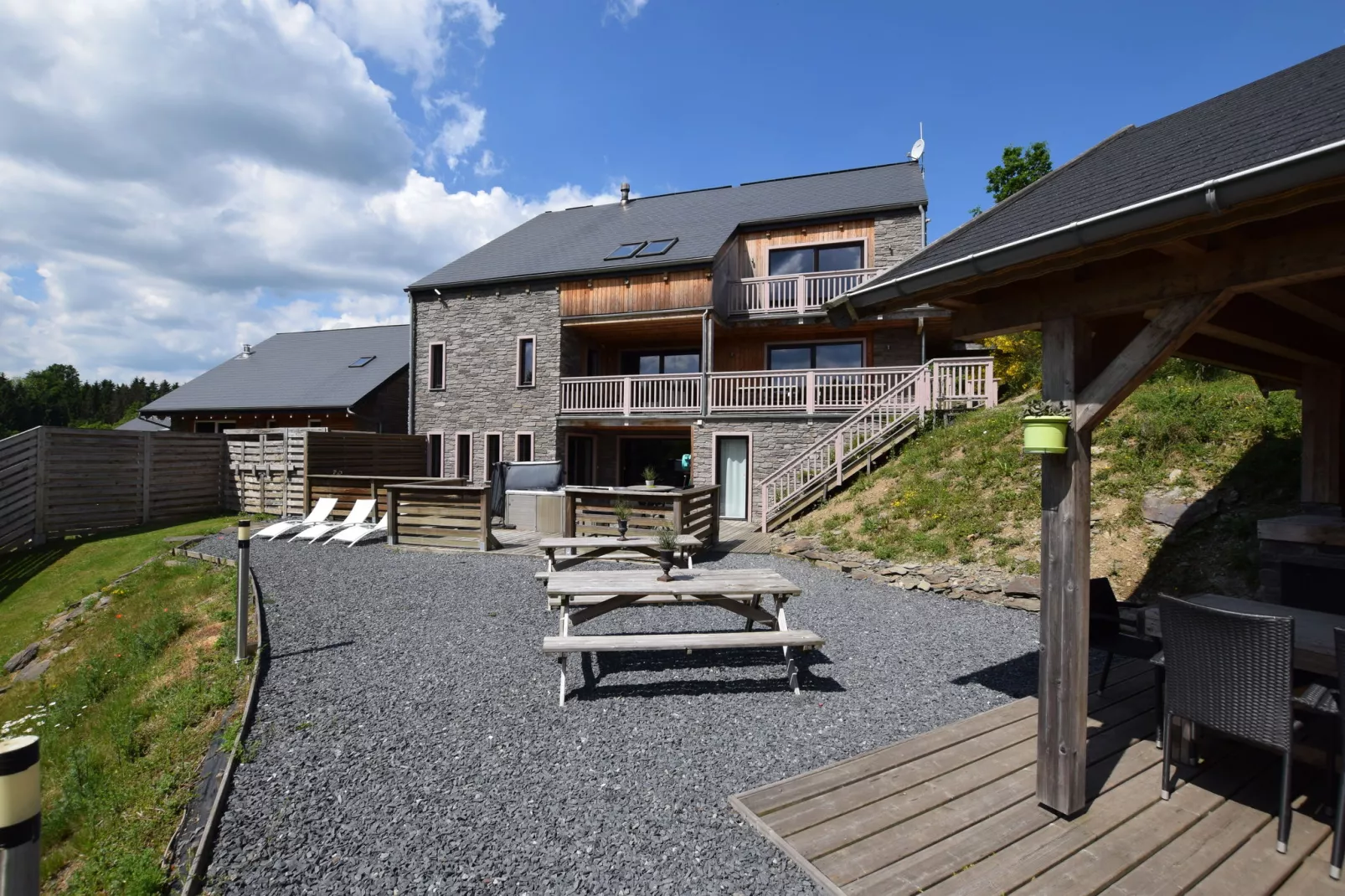 Le Lodge à 8 Brins-Extérieur été