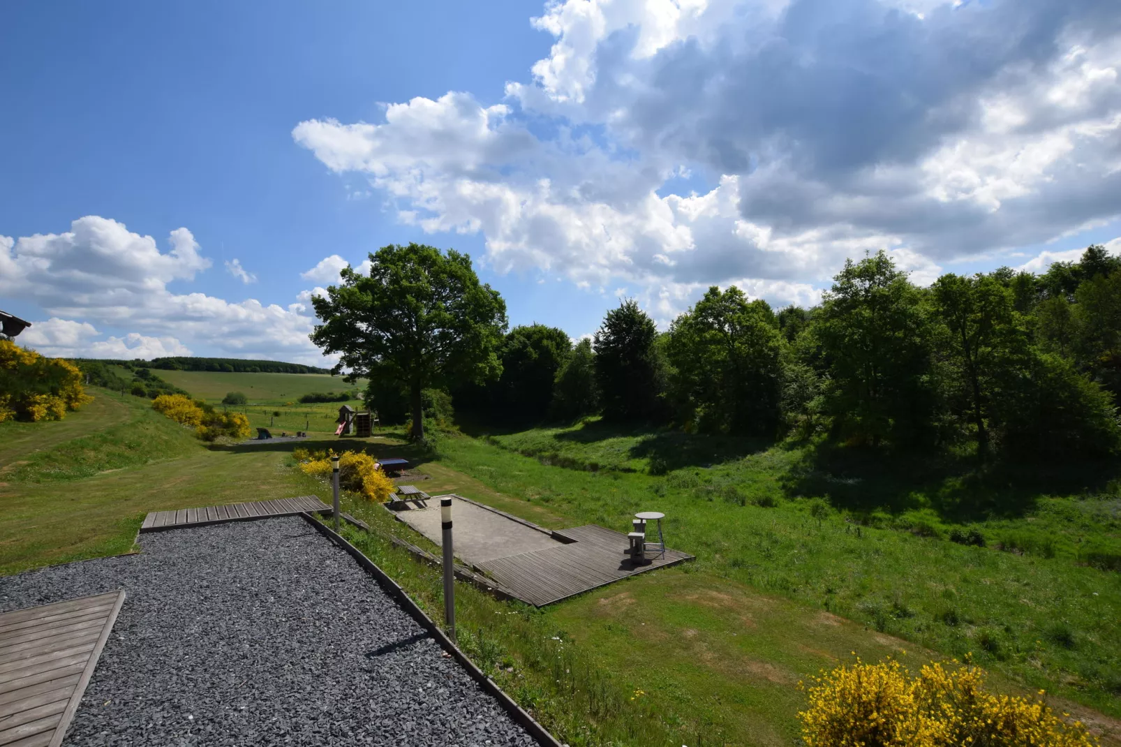 Le Lodge à 8 Brins-Vue d'été