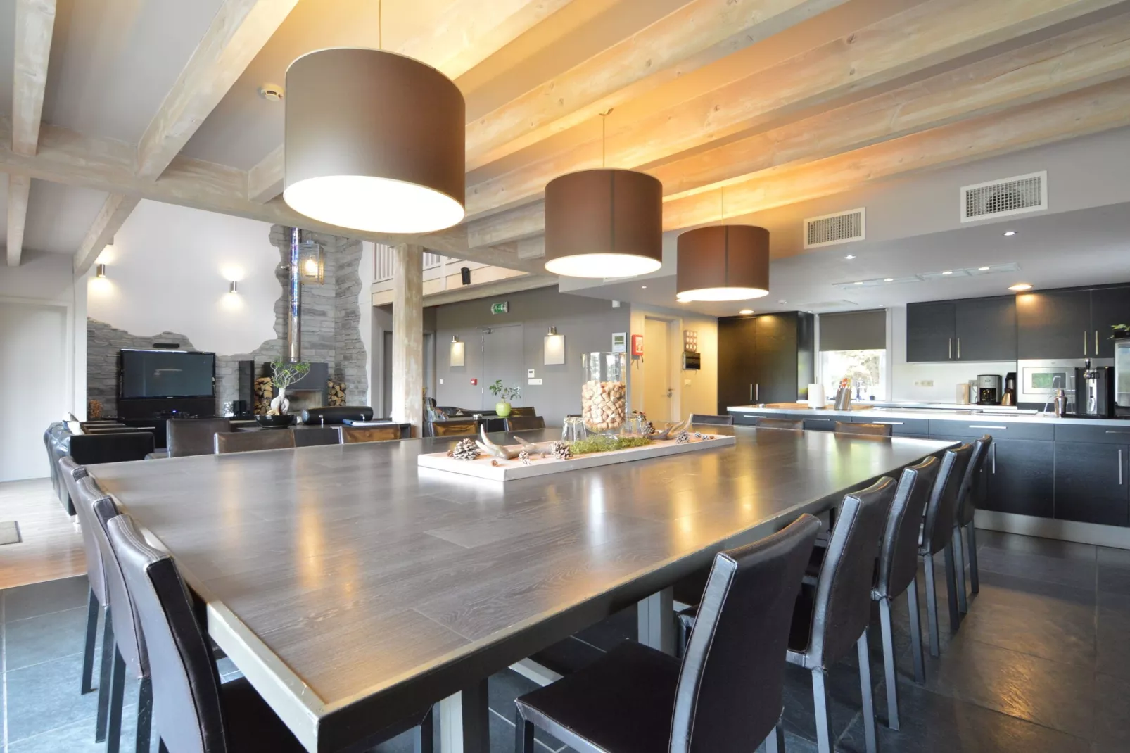 Le Lodge à 8 Brins-Salle à manger