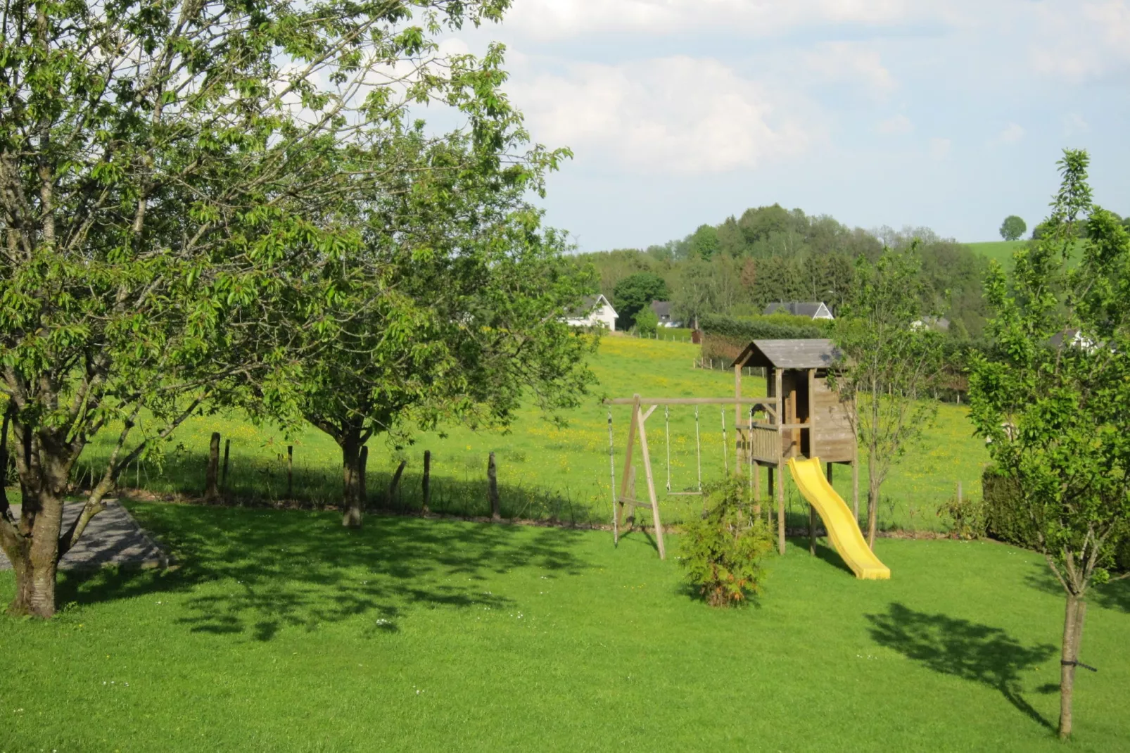Gite du Courteroye-Gardens summer