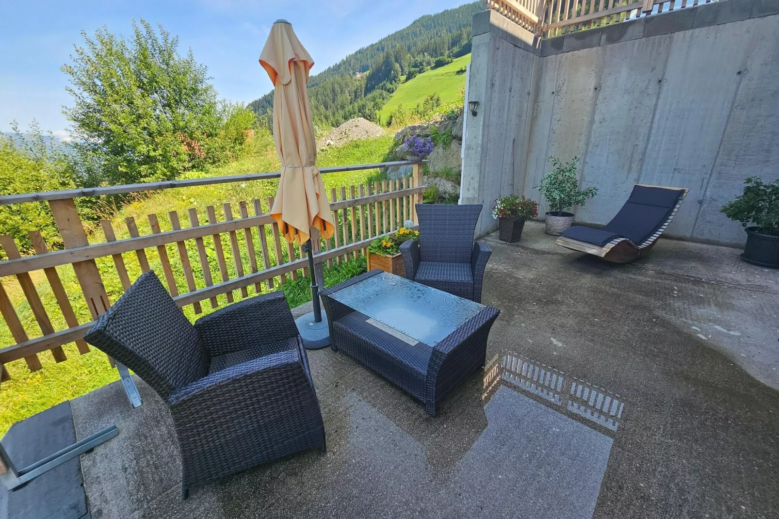 Alpblick Apart-Exterior summer