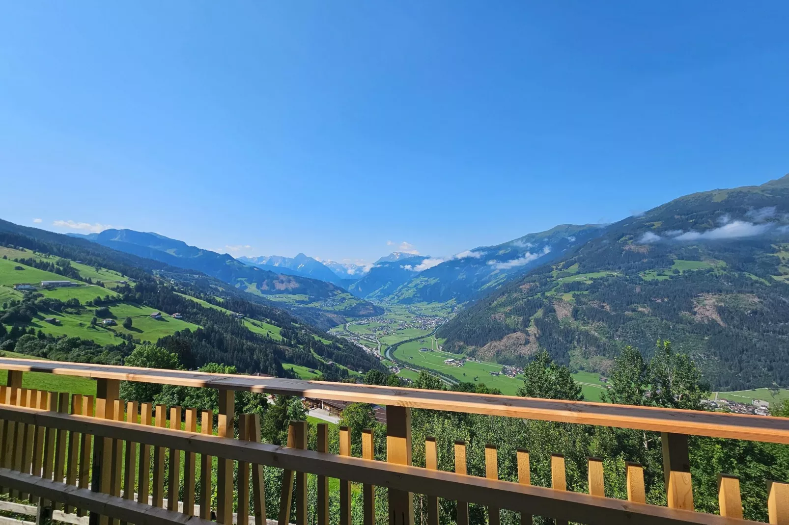 Alpblick Apart-Exterior summer