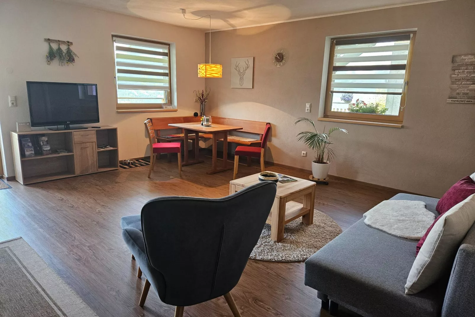 Alpblick Apart-Living room