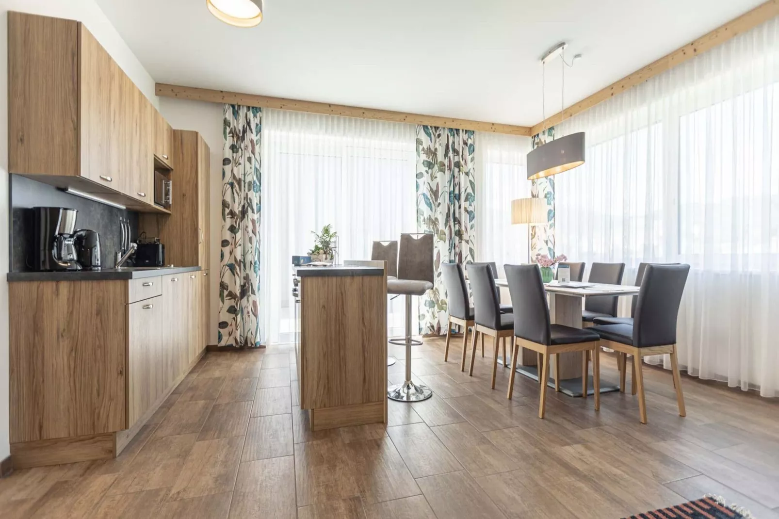 Naturpark Chalets 11-Dining room