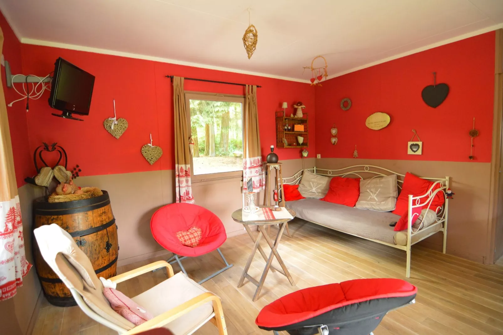 Flons et Roulotte-Living room