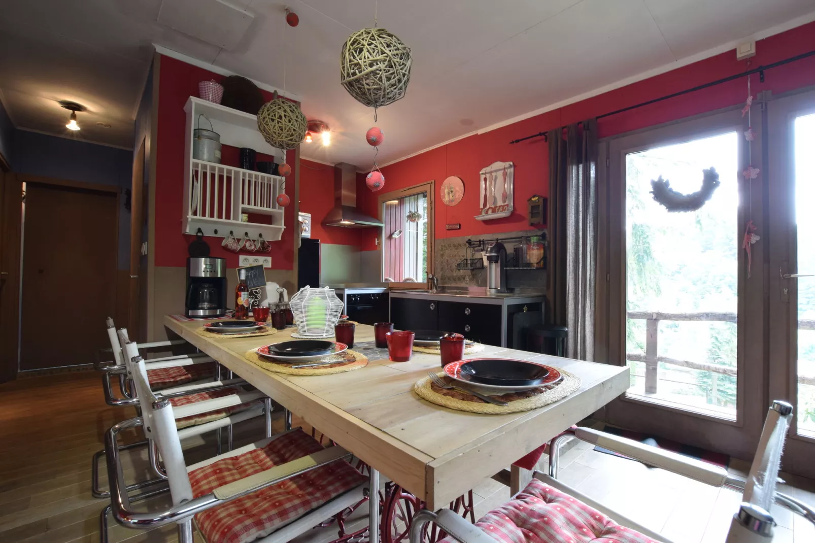 Flons et Roulotte-Dining room