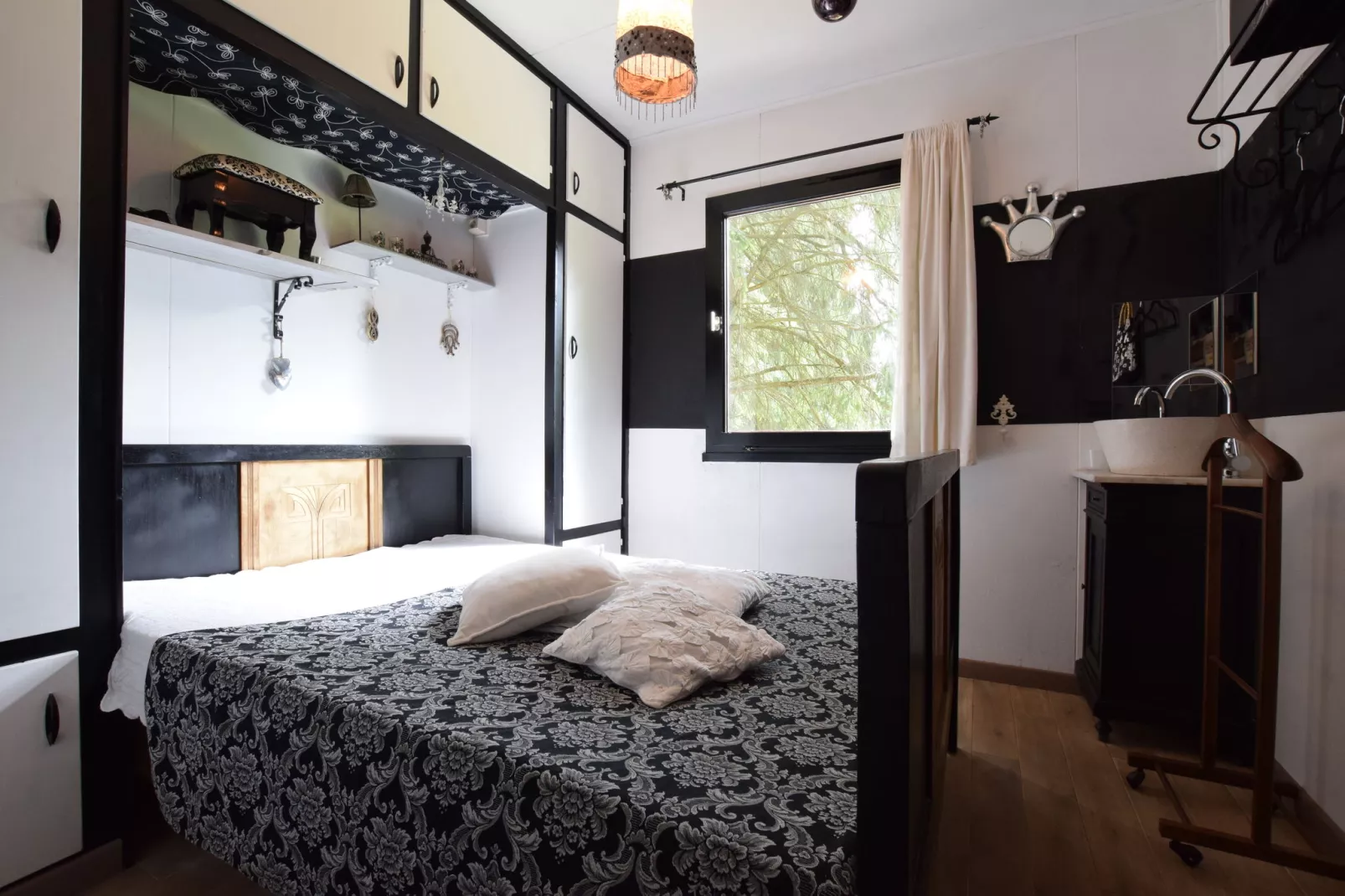 Flons et Roulotte-Bedroom