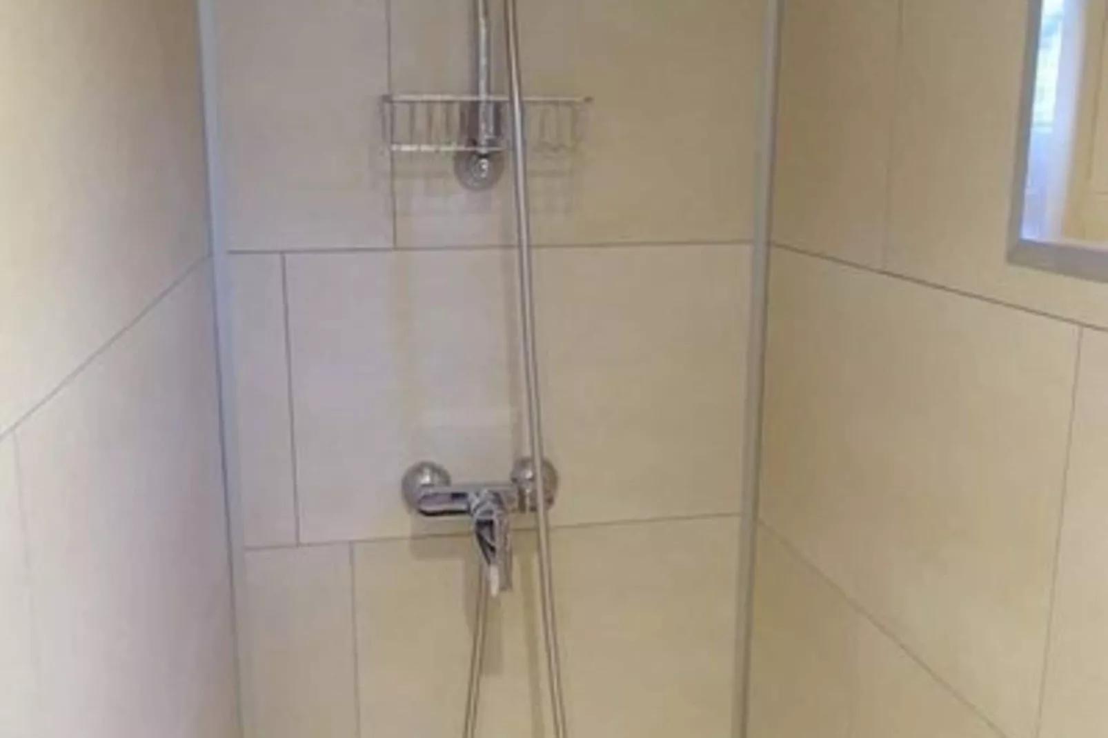 Tragel 37 Schoondijke-Salle de bain