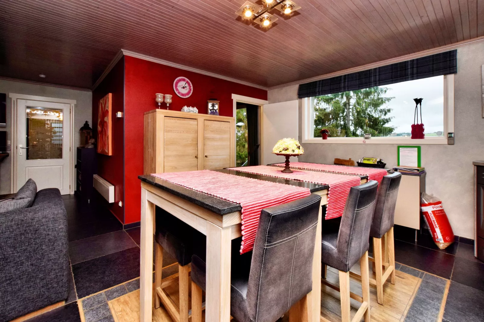 Filly-Dining room