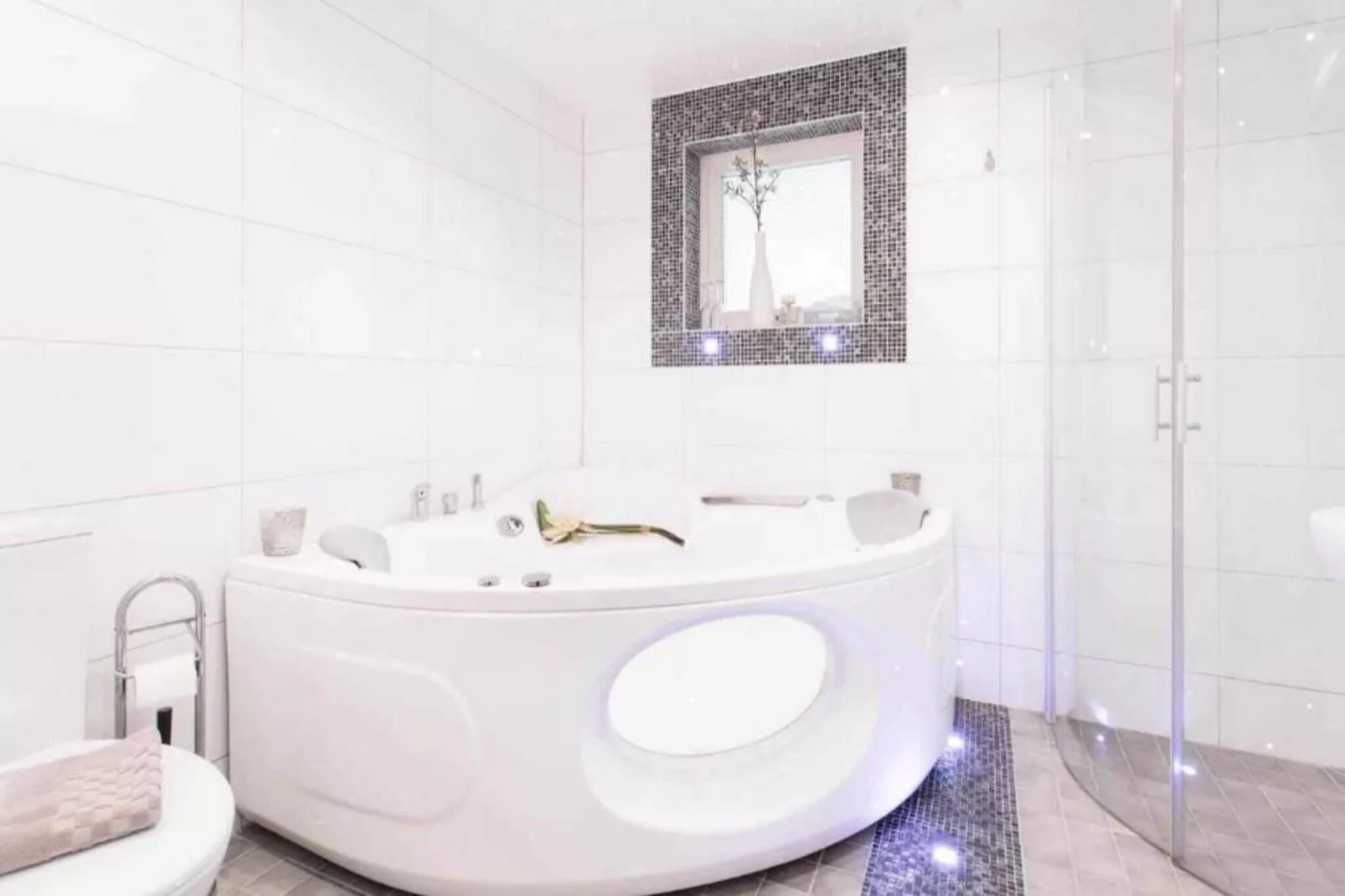 Nice 4-star hotel room with free breakfast-Indoor