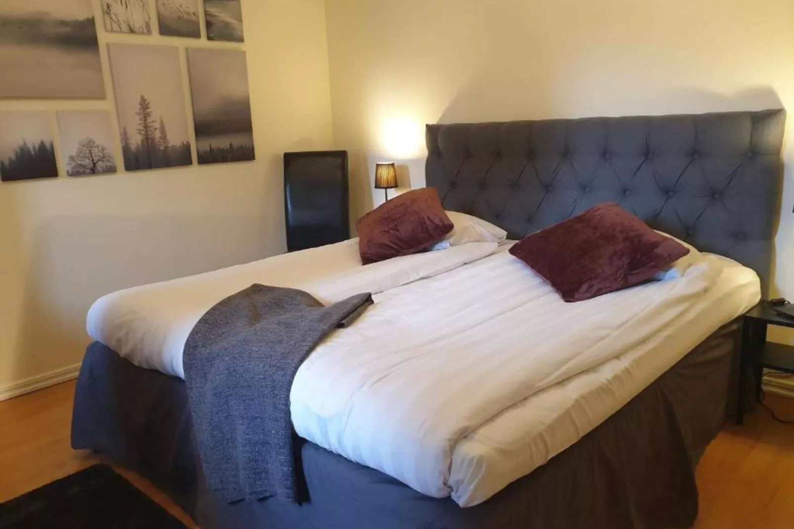 Nice 4-star hotel room with free breakfast-Indoor