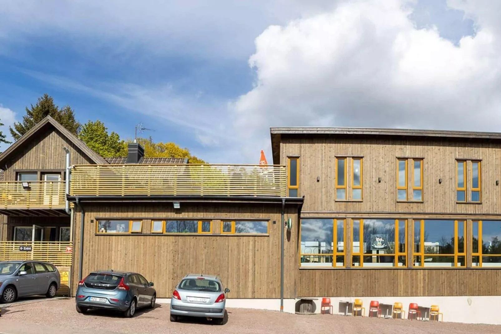Lebhaftes Ferienhaus mit Gratis-Frühstück-Außenbereich