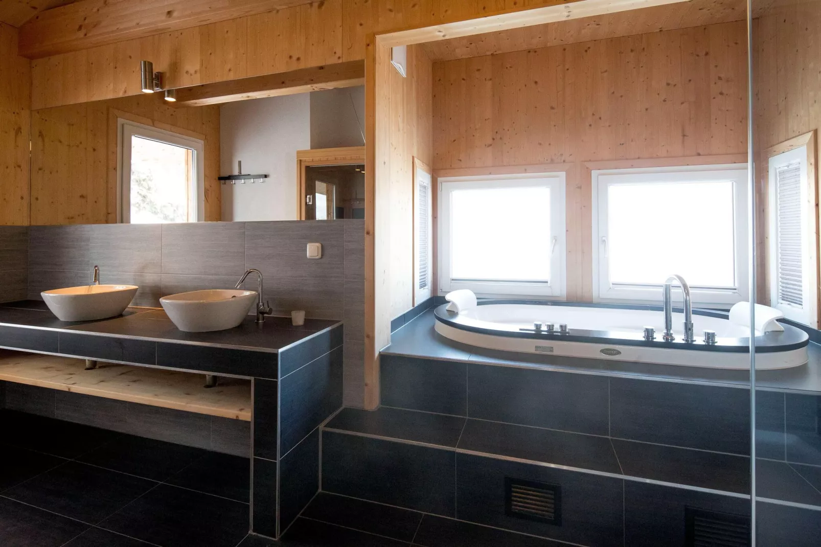 Alpenpark Turrach 2-Bathroom