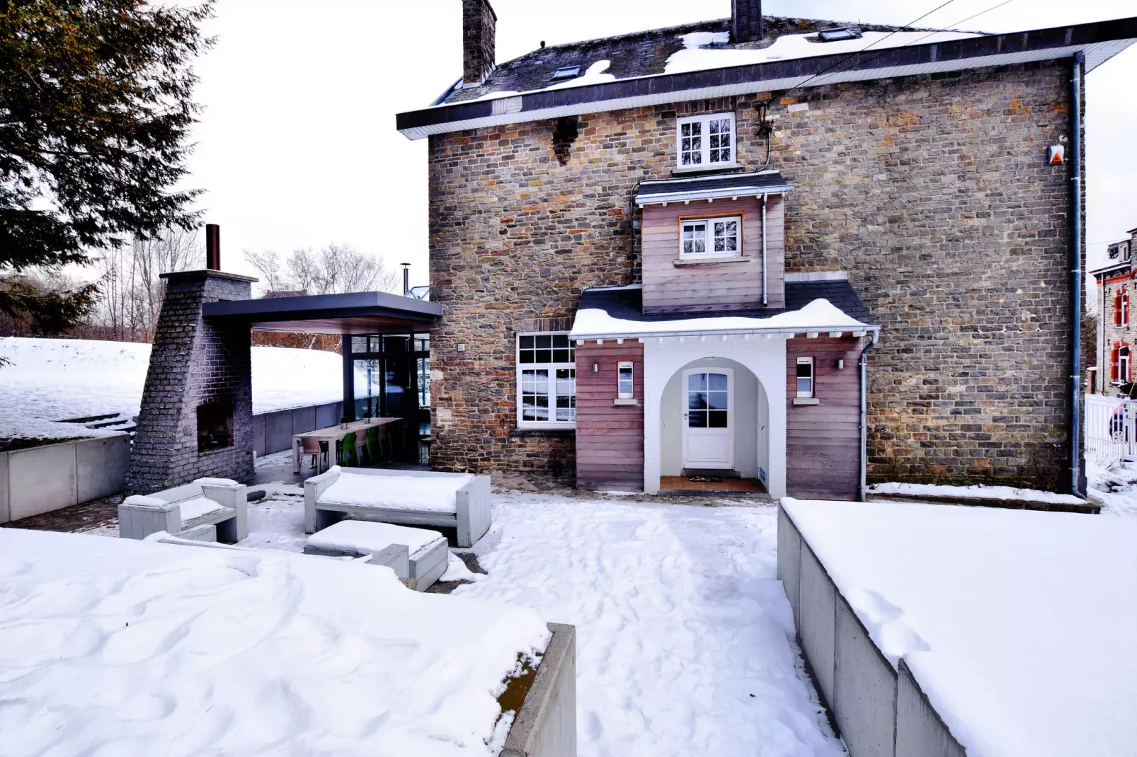 Villa Courtil-Exterior winter