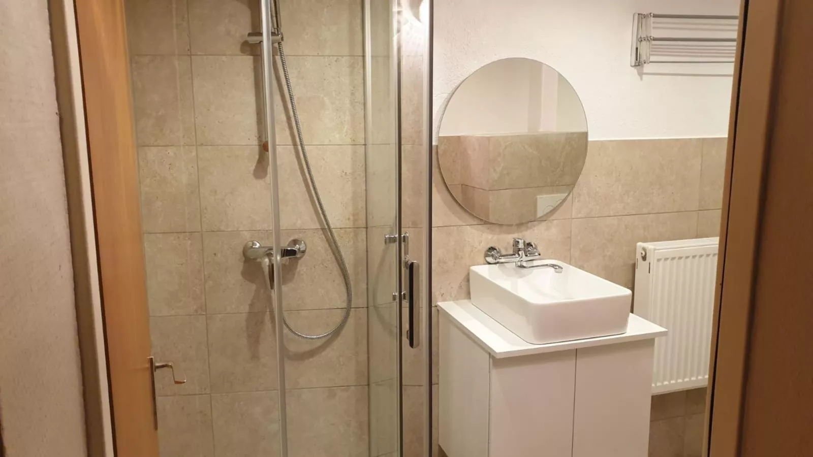 Jeremys-Bathroom