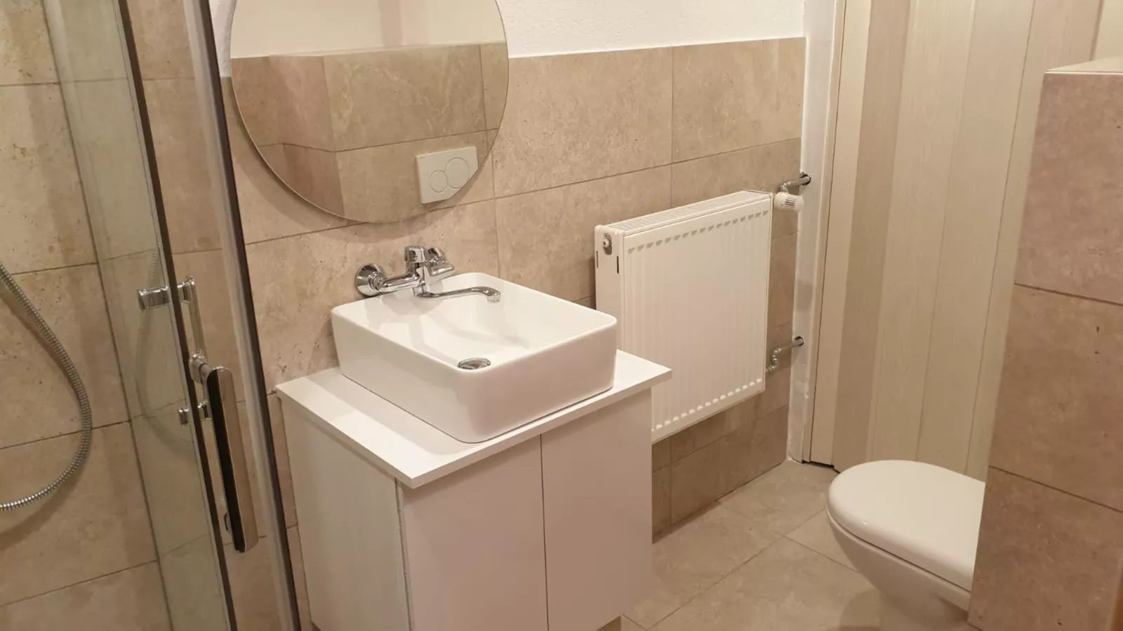 Jeremys-Bathroom